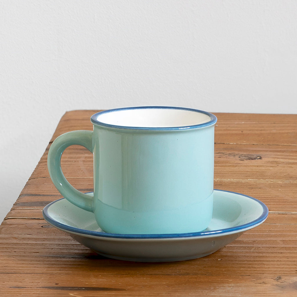 Taza de café azul turquesa con filo azul